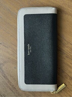 kate spade black and cream zip-around wallet
